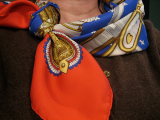 Nœud de foulard d'hotesse